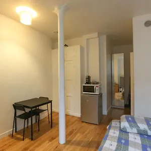 https://hostnfly-apartments-superb-studio-in-a-dynamic-neighborhood.fr-paris.fr